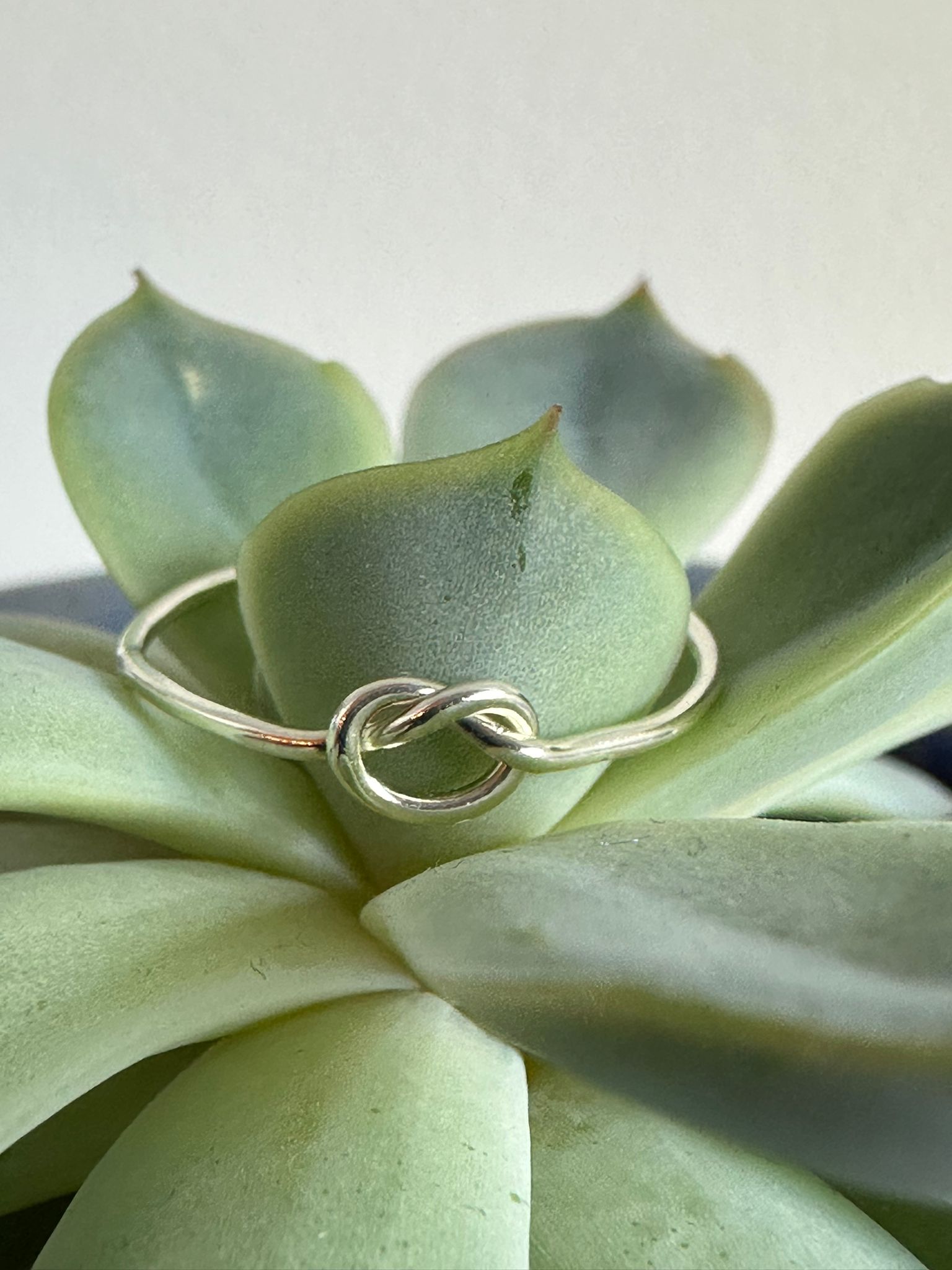 Delicate knot ring — image 2