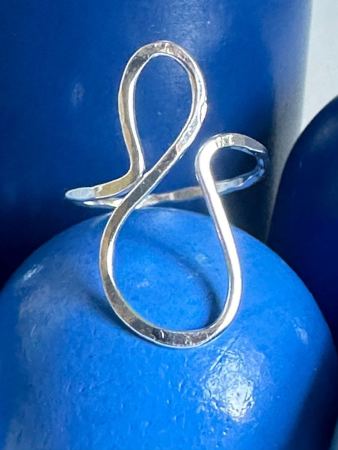 Flowing Wire ring