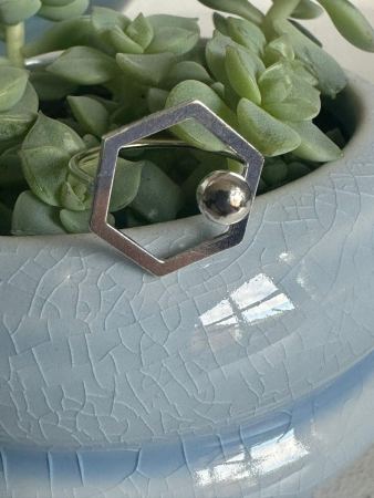 Hexagonal adjustable ring