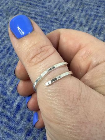 Square-wire adjustable ring